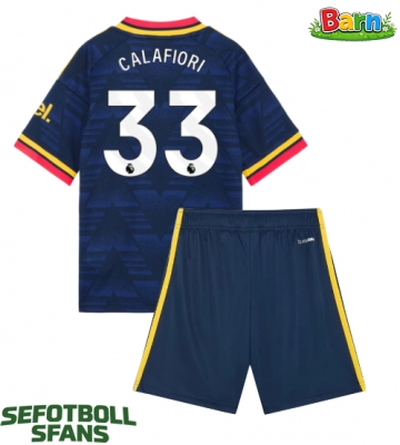 Arsenal Riccardo Calafiori #33 Bortaställ Barn 2026-27 Kortärmad (+ Korta byxor)